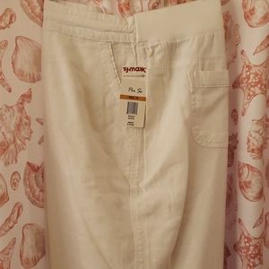Lightweight linen blend capri